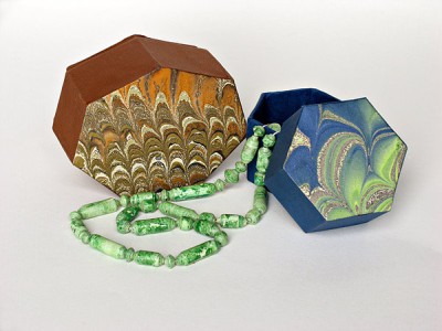 Beads made of handmarbled paper and boxes designed with the aid of BoxPlanner.